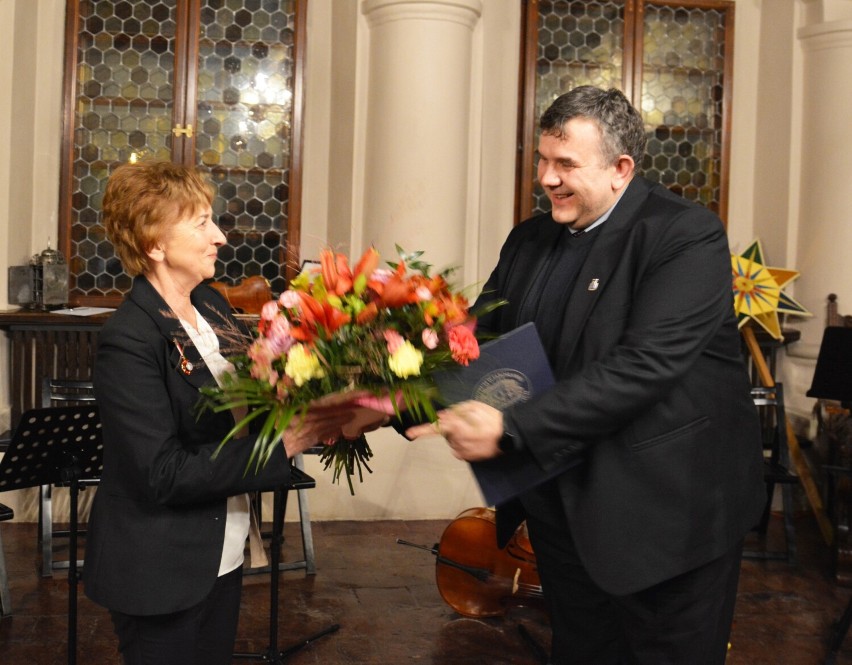 Zofia Kostka-Bieńkowska z jarosławskiego muzeum z odznaką „Zasłużony dla Kultury Polskiej”