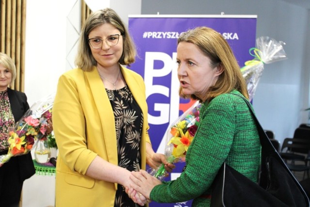 Na zdjęciu Sylwia Bartczak (po lewo) i Joanna Lichocka