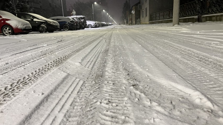 Zima w Czeladzi i Sosnowcu. Zasypane ulice i chodniki...