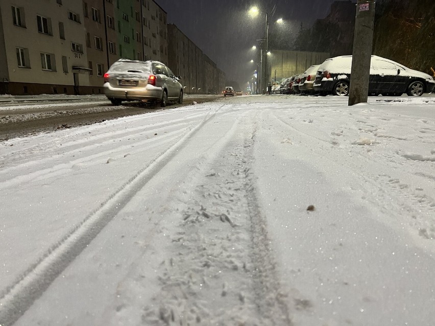 Zima w Czeladzi i Sosnowcu. Zasypane ulice i chodniki...