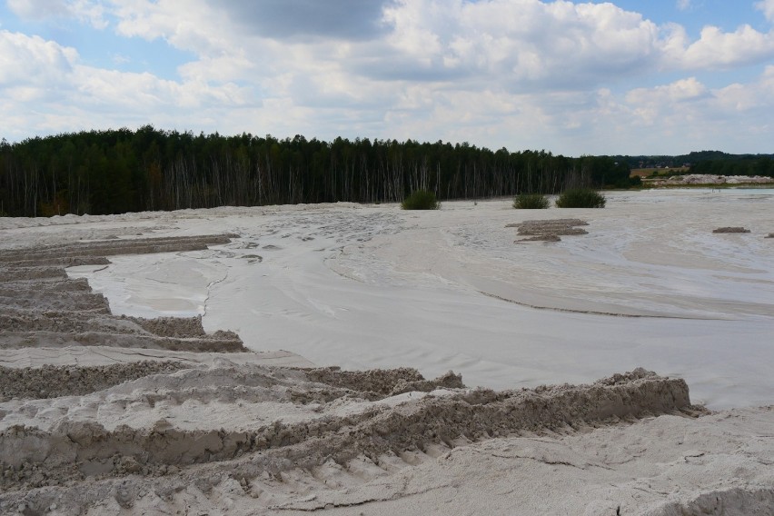 Kaolin w Nowogrodźcu. Plaża, biała pustynia i lazurowe...