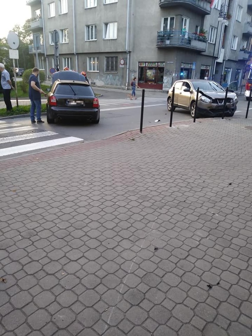 Nowy Sącz wypadek. Kolejny raz zderzyły się auta na skrzyżowaniu ul. Jagiellońskiej i Mickiewicza