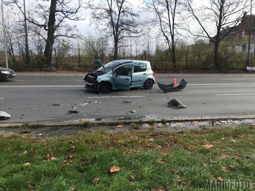 Renautl i opel zderzyły się na Plebiscytowej w Opolu [ZDJĘCIA]