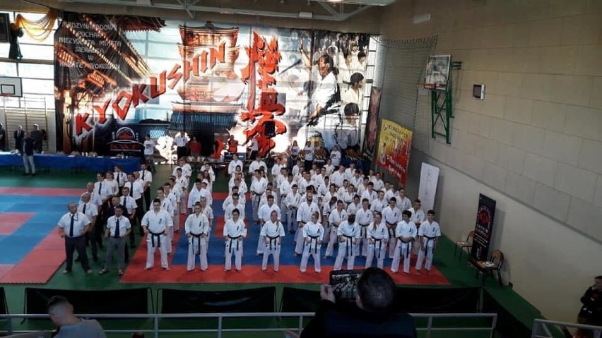 Złoto i brąz dąbrowskich karateków w Sieradzu [ZDJĘCIA] 