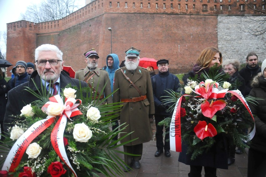 Na placu o. Adama Studzińskiego odsłonięto tablicę upamiętniającą ofiary Operacji Polskiej NKWD