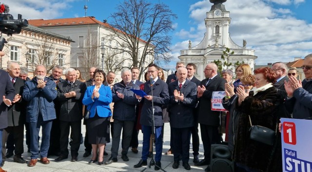 Prezentacja kandydatów PiS w wyborach samorządowych 2024 na rynku w Wadowicach