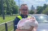 Warszawa. Policjant uratował życie 11-dniowego dziecka. Noworodek miał problemy z oddychaniem