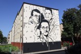 Polacy, którzy złamali szyfr Enigmy, zostali uwiecznieni na muralu w Katowicach. Są to Marian Rejewski, Henryk Zygalski i Jerzy Różycki