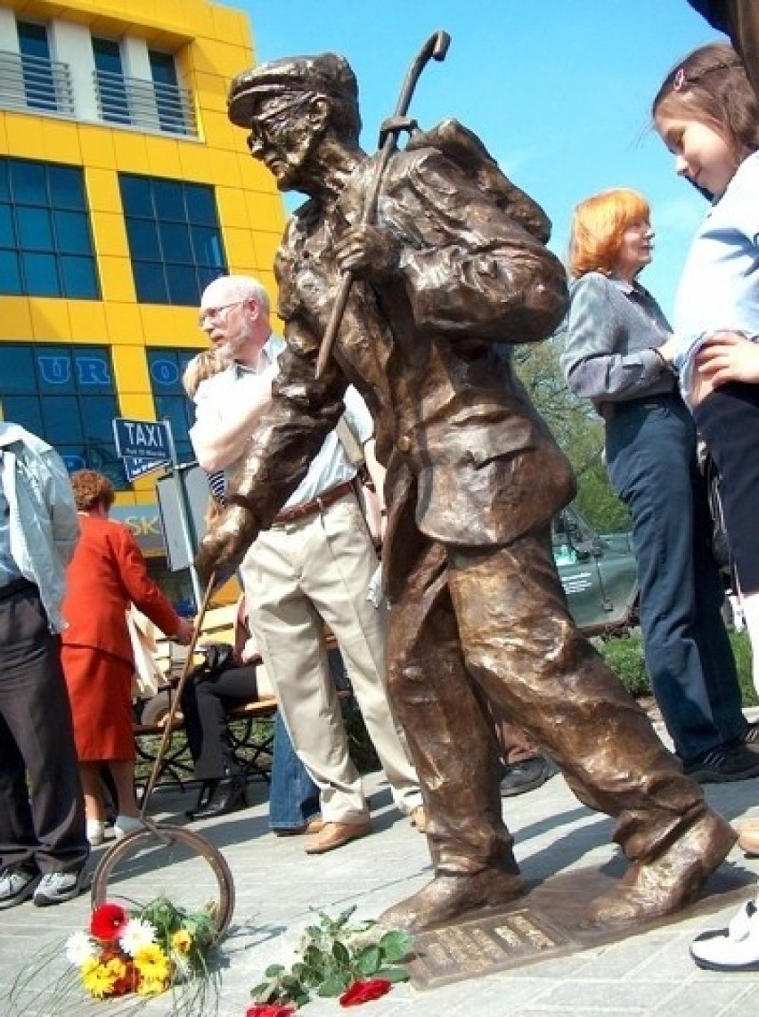 Pomnik Szymona stoi w centrum Gorzowa od 2004 r.