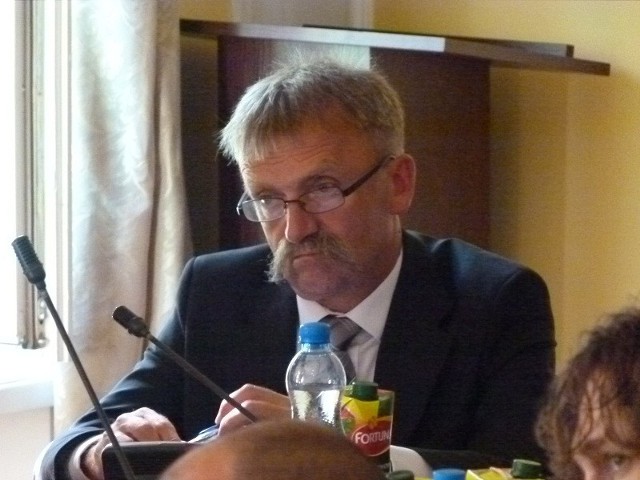 Burmistrz Krzysztof Kaliński na sesji RM w Łowiczu