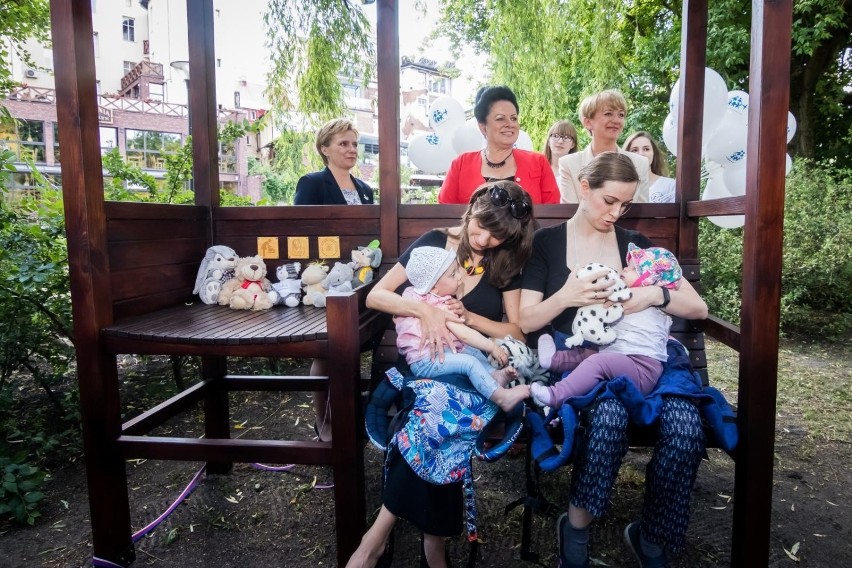 Bydgoszcz, ławka dla matek karmiacych