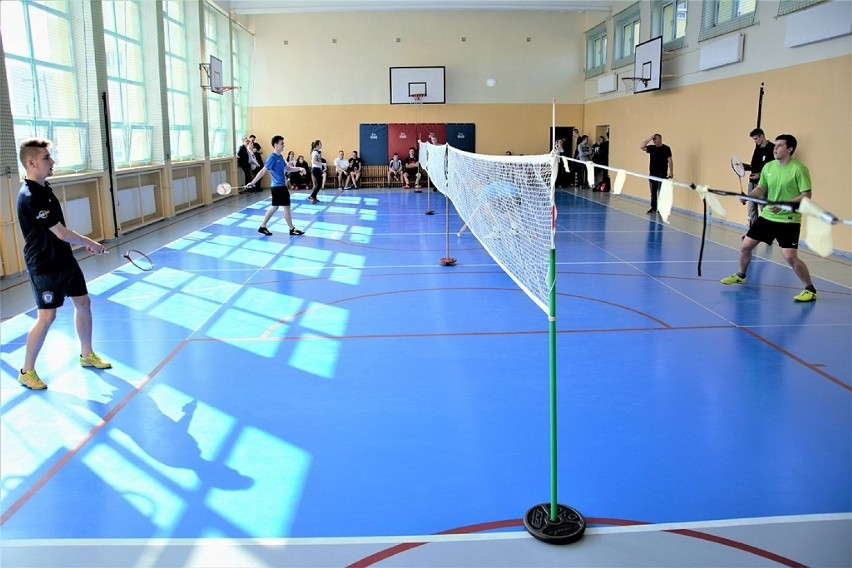 Grali w badmintona o Mistrzostwo Powiatu [zdjęcia, wyniki] 