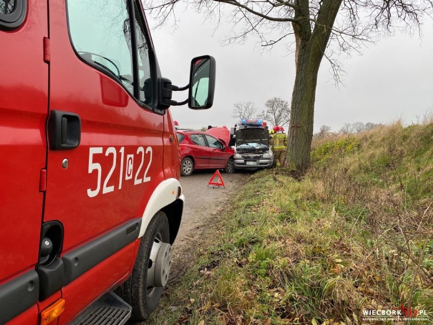 Pod Więcborkiem na trasie Śmiłowo-Jastrzębiec czołowo...