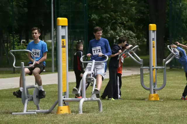 Siłownie plenerowe na Bemowie:
-&nbsp;Okolice ul. Dywizjonu 303 i ul. Lazurowej 
-&nbsp;Okolice ul. Wrocławskiej
-&nbsp;Park przy ul. Anieli Krzywoń
-&nbsp;Osiedle Groty przy ul. Bolimowskiej (park)
-&nbsp;Teren SM Wola przy ul. Szareckiego 	
-&nbsp;przy ul. Żołnierzy Wyklętych

Czytaj też:  Plenerowe siłownie w Warszawie: powstaną jeszcze jesienią [ZDJĘCIA]