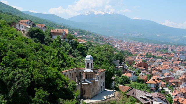 Jest najmłodszym państwem Europy, które wciąż czeka na odkrycie przez turystów. W ofercie znajdziemy niesamowite miejsca wpisane na listę UNESCO. Do zwiedzenia stolicy Prisztiny, poprzez Prizren, aż do Peji. Wiele osób nie jest zdecydowanym na tak młode państwo, jednak warto się przekonać i sprawdzić co ma do zaoferowania. Tygodniowy pobyt w Kosowie zaczyna się od około 1800 złotych.