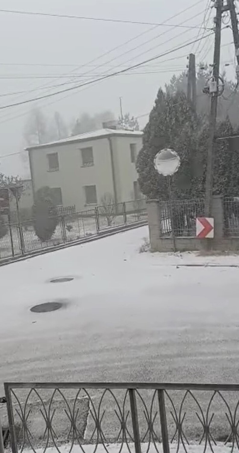 Śnieżyca w Rybniku. Na kilka minut pod śniegiem zniknęły ulice, auta, domy... Zobacz ZDJĘCIA mieszkańców