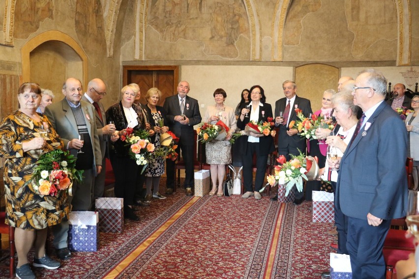 Złote gody w Jarosławiu. 9 par otrzymało Medale za Długoletnie Pożycie Małżeńskie [ZDJĘCIA]
