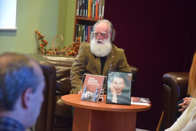 Promocja książki o Irenie i Tadeuszu Byrskich przyciągnęła kilkadziesiąt osób.