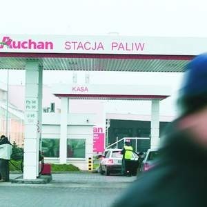 Po naszej publikacji zgłosiło się do nas kilkadziesiąt osób, które twierdzą, że zostały oszukane na stacji Auchan. Jak jest naprawdę - zbada Okręgowy Urząd Miar.
Fot. Adam Warżawa