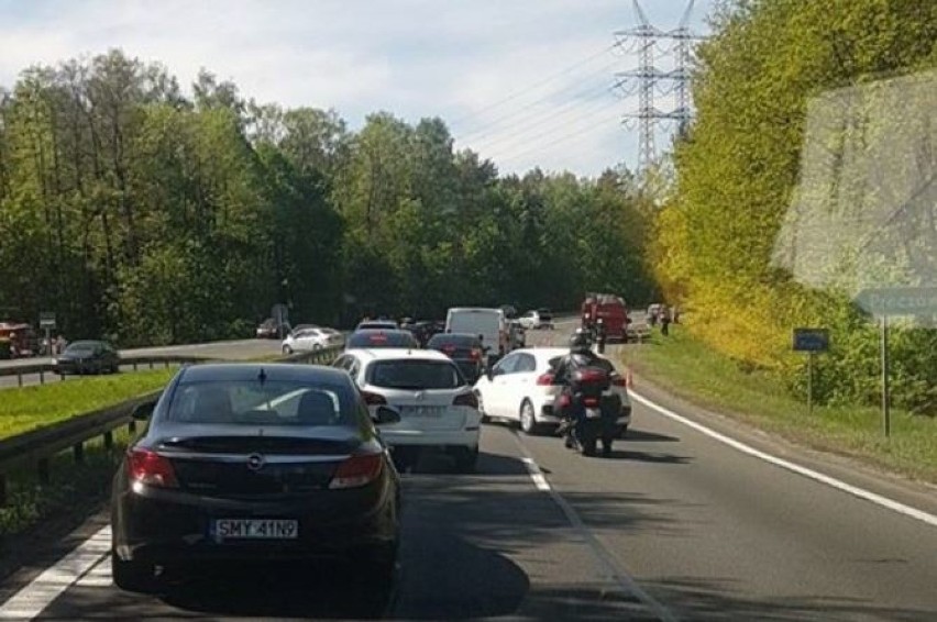 Preczów: Kolizja busa z piłkarzami Warty Zawiercie FOTO