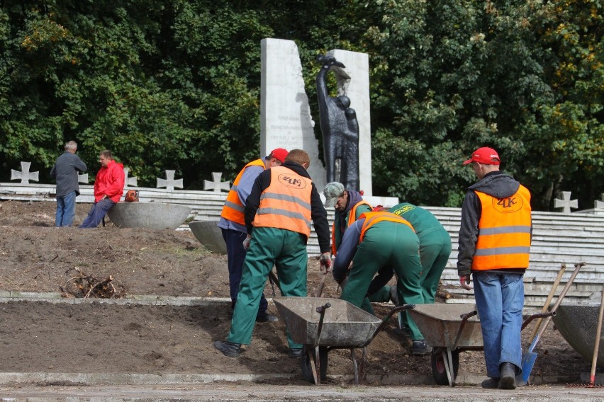 Ruszyła rewitalizacja puławskiego cmentarza (zdjęcia)