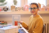 9-letnia Jagoda Chorzępa z Kudowy-Zdroju napisała świąteczną książkę. Część egzemplarzy przekazała do Domu Dziecka w Kłodzku 