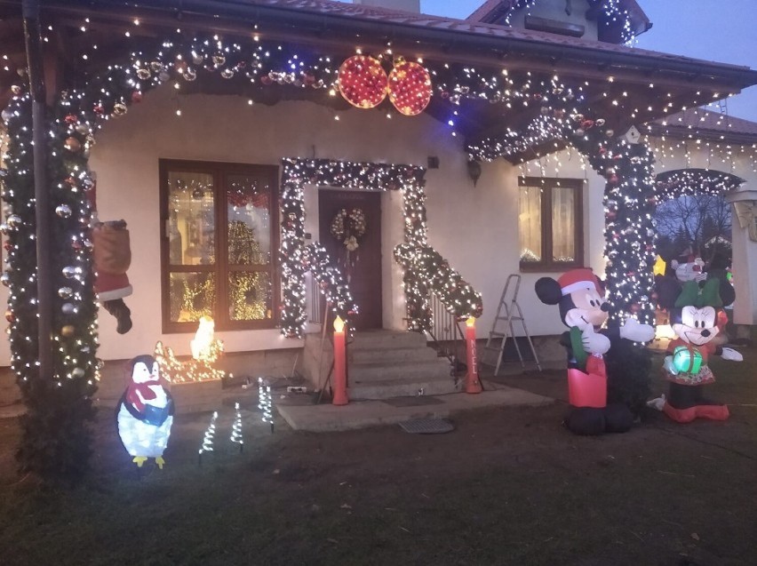 Tak wygląda świątecznie oświetlony dom w Żołyni pod Rzeszowem