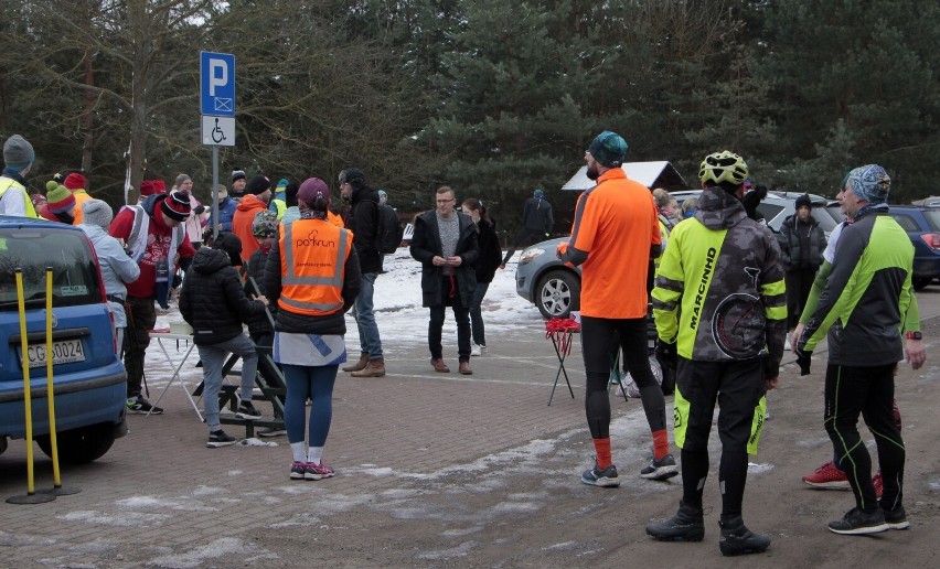 Na starcie biegu "Parkrun dla WOŚP 2023" stanęło ponad stu...