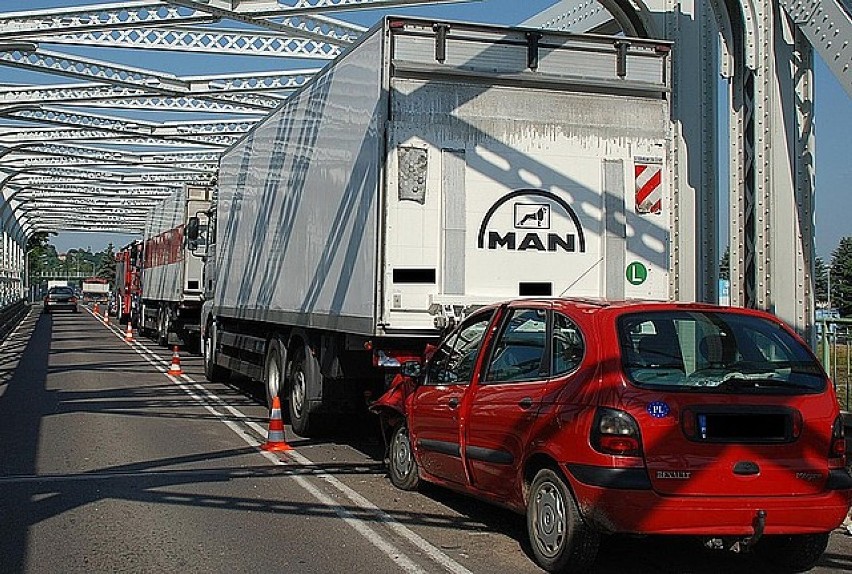 Wypadek na moście w Jarosławiu.