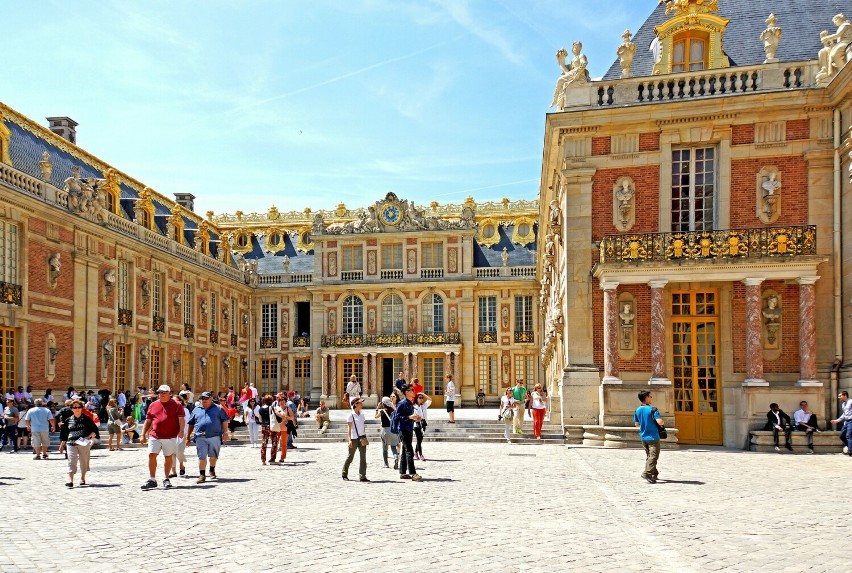 Przepiękny zespół pałacowy w Wersalu pod Paryżem uplasował...