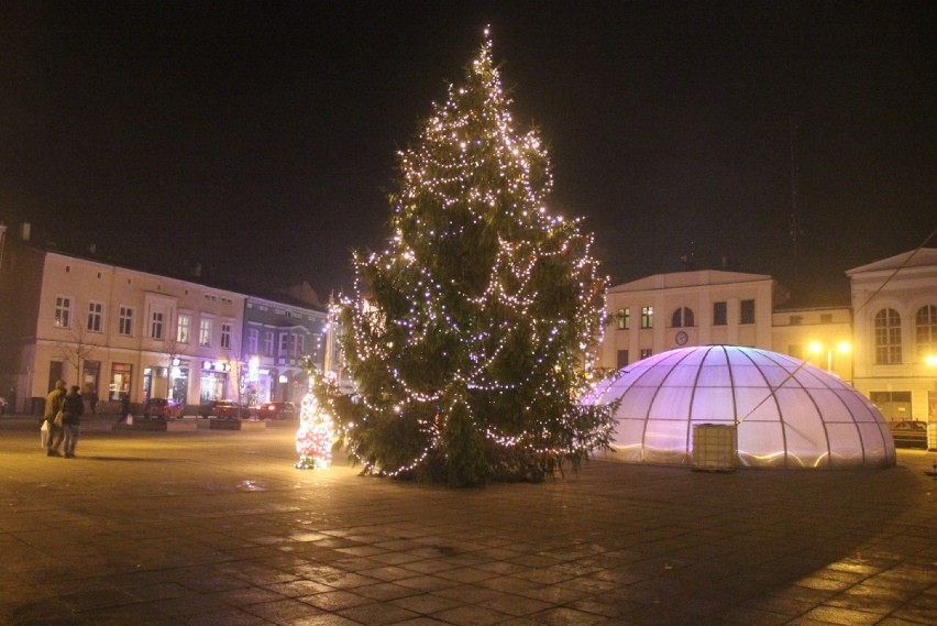 Świąteczne iluminacje i ozdoby na ulicach Wągrowca
