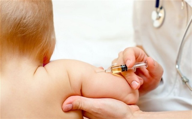 Nie szczepisz dziecka? Wkrótce możesz stracić 500 plus! Jak podaje portal money.pl, opozycja proponuje, by uzależnić wypłaty świadczenia 500 plus od szczepień. Chcą w ten sposób zmobilizować rodziców do szczepienia swoich dzieci. Nieszczepionym dzieciom odbiorą zasiłek?