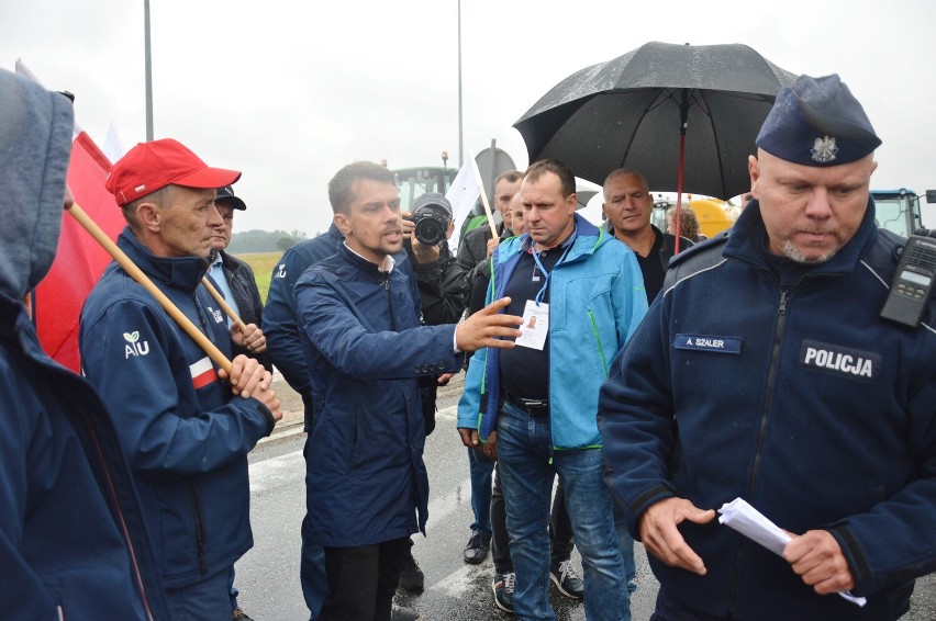 Protest rolników pod Piotrkowem 5.08. 2021. Zablokowali...