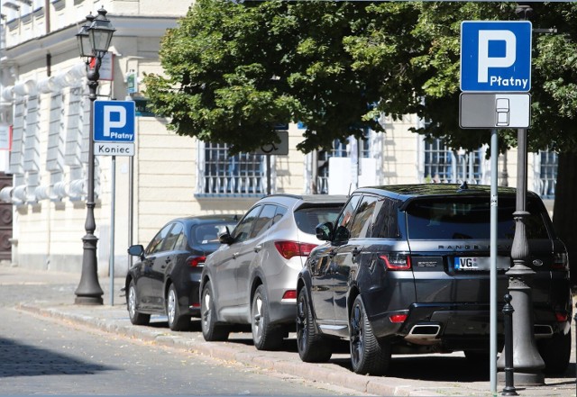 Codziennie w Szczecinie parkuje kilkuset kierowców cudzoziemców (zdjęcie poglądowe)