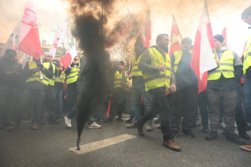 Policja podsumowuje środowy protest rolników w Warszawie.