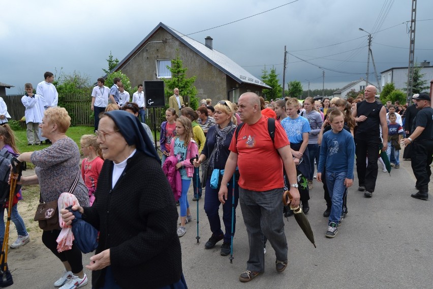 Gmina Skarszewy: w Nowym Wiecu biskup Wiesław Śmigiel poświęcił figurę błogosławionej Marty Wieckiej