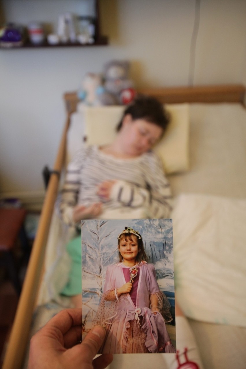 Śpiąca Królewna z Jaworzna chce się obudzić. Benia Olejarska i jej rodzina liczą na Waszą pomoc!