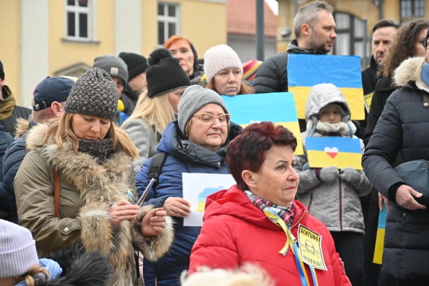 Trwa manifestacja Wałbrzych - Ukraina przed ratuszem na...