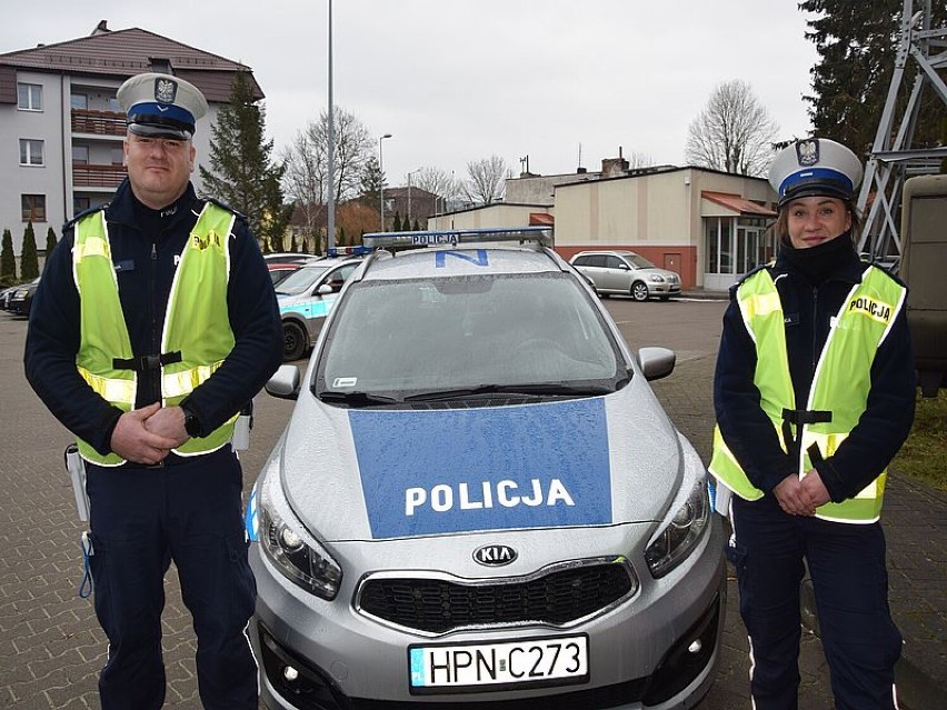 Policjanci z Pucka uratowali kobietę, która zasłabła