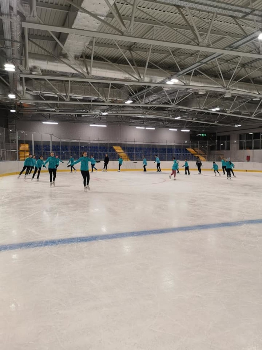 Kluby sportowe z Dębicy trenują już na nowej tafli lodowiska