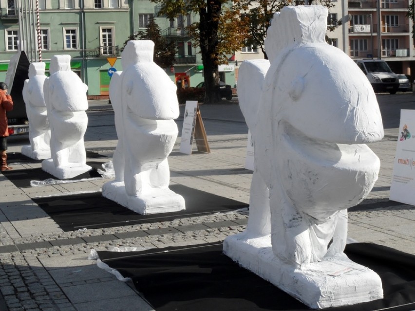 Sześć drużyn malowało na Placu Biegańskiego... ryby. Jedna z nich spełni marzenia dzieci [FOTO]