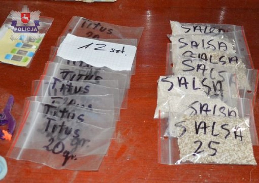 Płyny i granulaty przechowywane były  w opakowaniach oznaczonych podrobionymi znakami towarowymi znanych marek