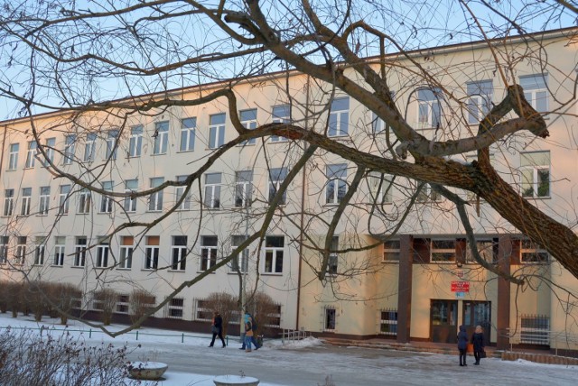 Siedziba Gimnazjum numer 2 została już odnowiona, to jeden z najstarszych budynków w mieście, powstanie tu „podstawówka”