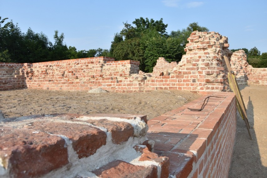 Ruiny zamku rycerskiego w Szubinie, po rewitalizacji, nie do...