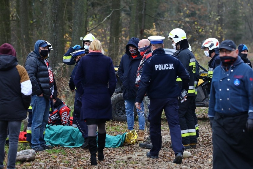 Zdarzenie z udziałem kierowcy i pasażera quada w lesie w...