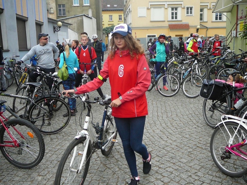 Ponad 250 osób w asyście policji i karetki pogotowia...