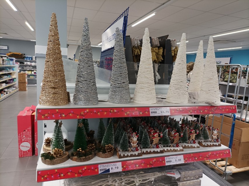 Boże Narodzenie 2021. Półki sklepowe w Oleśnicy i Sycowie wypełniły ozdoby świąteczne