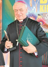 Biskup toruński Andrzej Suski "Zasłużony dla Gminy Chełmża"