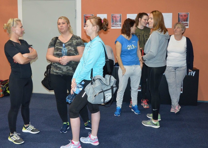 Mieszkanki powiatu malborskiego uczą się samoobrony na bezpłatnym kursie w 22 Bazie Lotnictwa Taktycznego