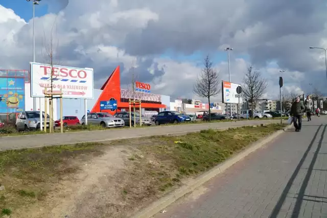 Hipermarket Tesco przy ul. Opieńskiego dla klientów był otwarty do końca ubiegłego roku.